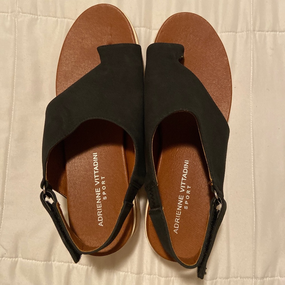 Gently worn-Adrienne Vittadini sport platform sandal